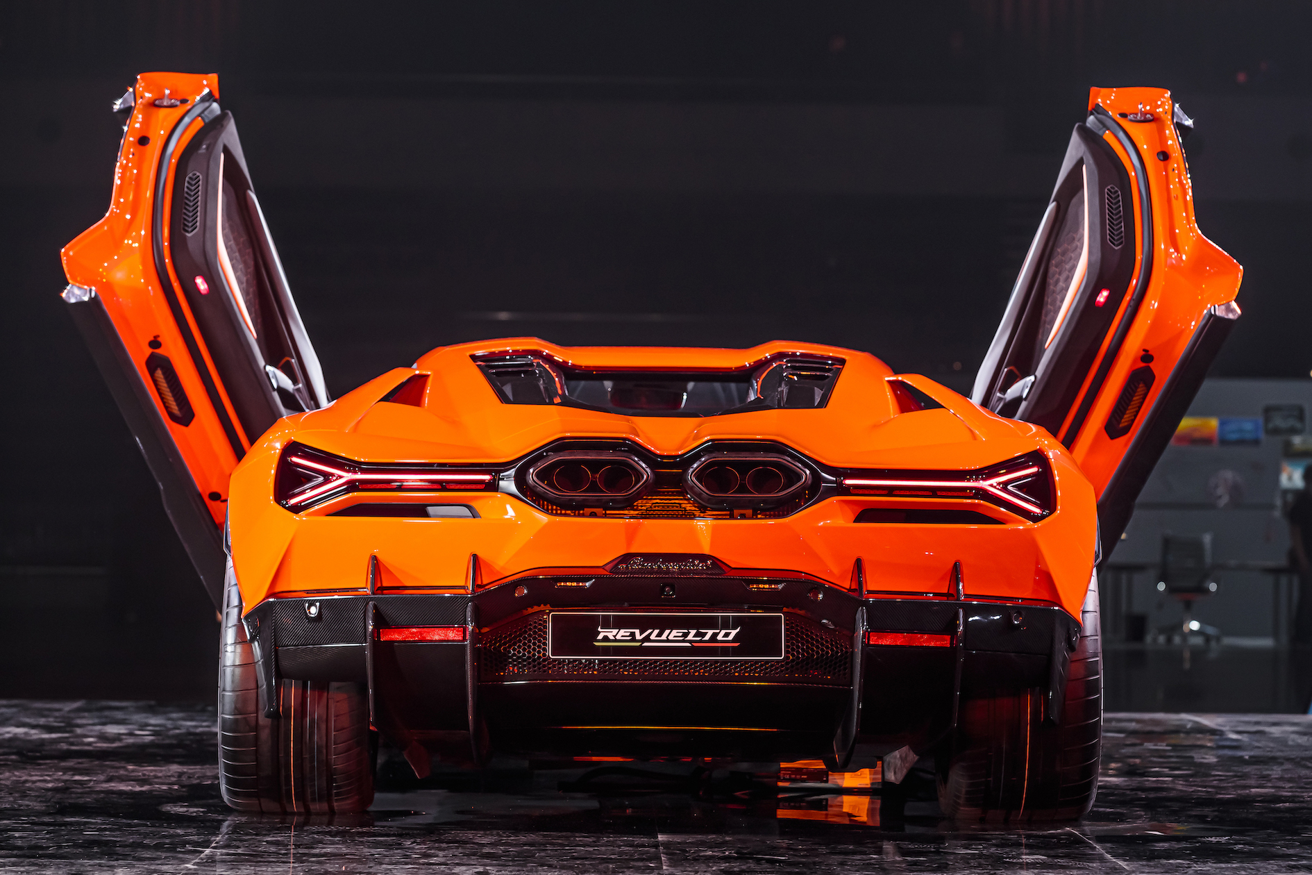 V12＋3モーターで1015馬力！ 6000万のレヴエルトは次世代フラッグ