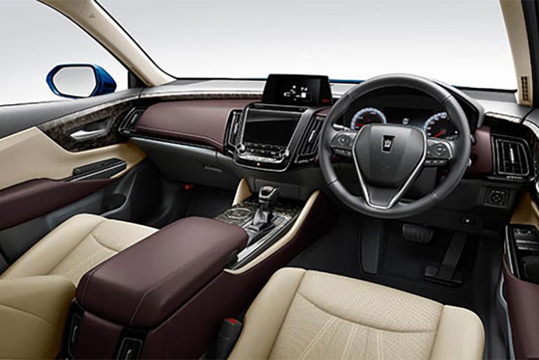 クラウンの内装は上品でラグジュアリー。グレードでの違いや乗り心地を