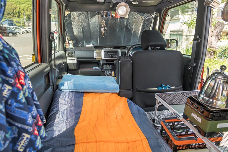 エブリイは内装DIYで車中泊も快適。純正オプションだけでも十分使える