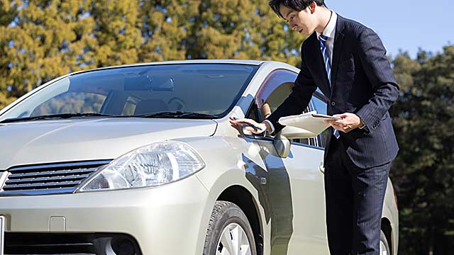 車売却の流れステップ3：査定前を受ける