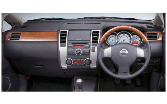 日産 ティーダラティオ 価格 評価 グレード情報 Carview
