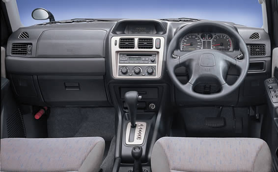 三菱 パジェロイオ 価格 評価 グレード情報 Carview