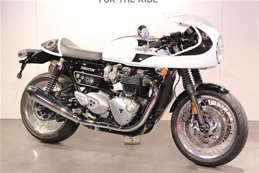 トライアンフ スラクストン1200