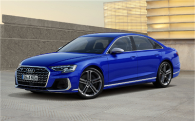 アウディ S8