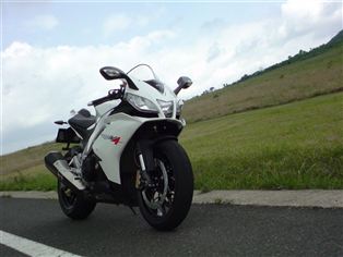 アプリリア RSV4