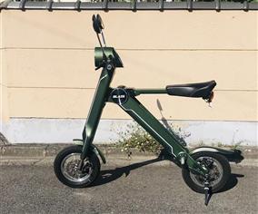 セダンのトランクに収まるバイクです